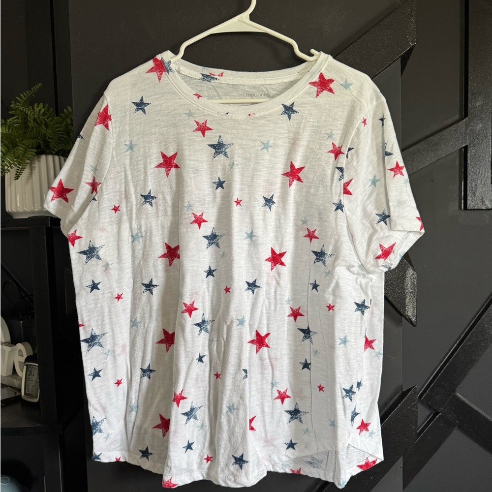 Maurices White T-Shirt Red & Blue Star Print Size 1X Like New